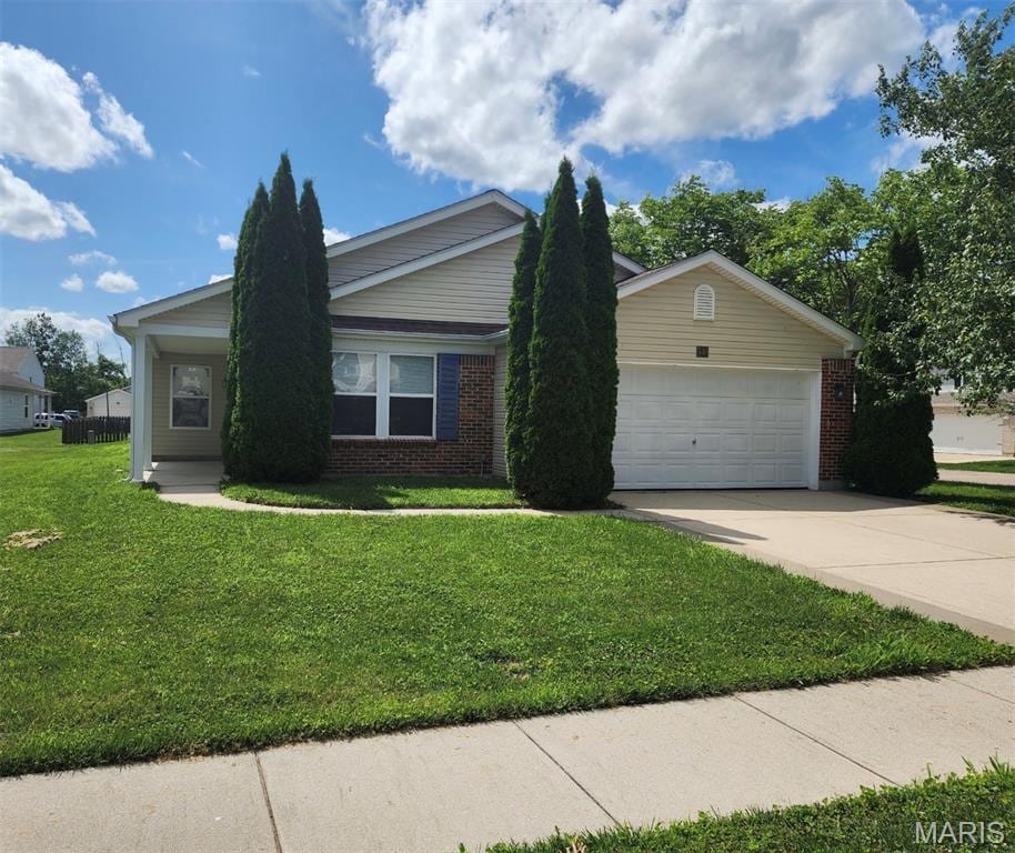 641 Fallen Timber Ln, Mascoutah, IL 62258