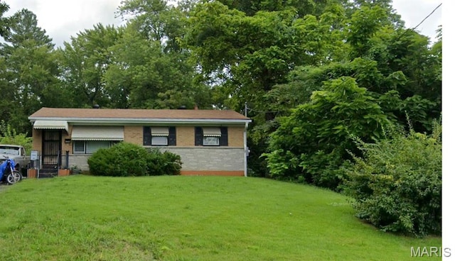 8908 Huiskamp Ave, Saint Louis, MO 63136 - view of front of home with brick siding and a front lawn