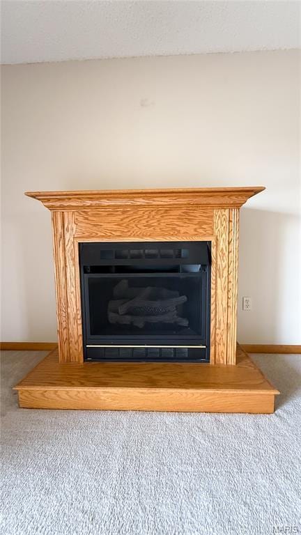 200 April Dr, Saint Robert, MO 65584 - detailed view of a fireplace and carpet floors