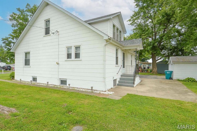 307 S S St, Smithton, IL 62285 - view of side of home featuring a yard