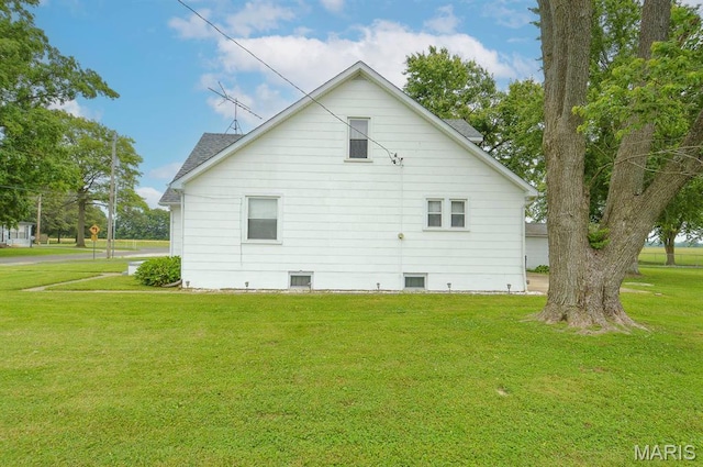 307 S S St, Smithton, IL 62285 - view of side of home featuring a yard