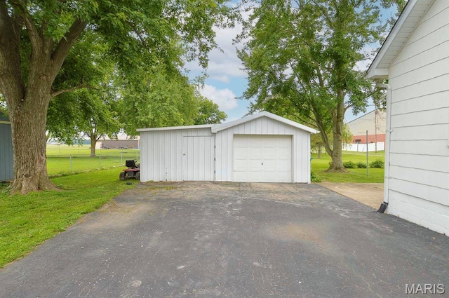 307 S S St, Smithton, IL 62285 - detached garage featuring asphalt driveway