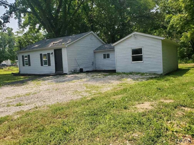 2350 Lorraine Dr E, St Louis, IL 62206 - back of house with a lawn
