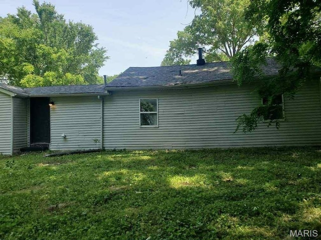 2350 Lorraine Dr E, St Louis, IL 62206 - back of property with a yard