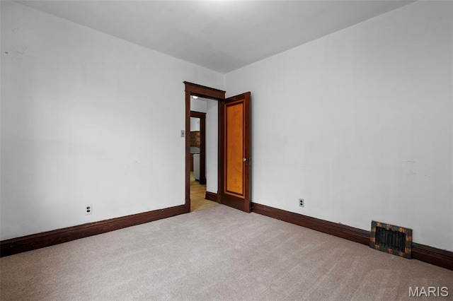 887 Wall St, Saint Louis, MO 63147 - carpeted empty room featuring baseboards