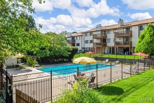 1514 Summer Run Dr Unit 208, Florissant, MO 63033 - view of community pool