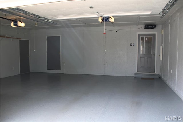 17576 Rigdon St, Kennett, MO 63857 - garage featuring a garage door opener