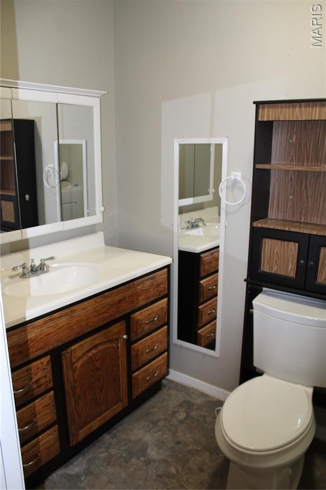 17576 Rigdon St, Kennett, MO 63857 - bathroom with vanity and toilet