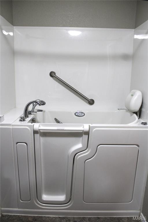 17576 Rigdon St, Kennett, MO 63857 - detailed view of a bath