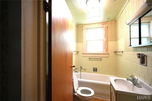 114 W 2nd St S, Mount Olive, IL 62069 - full bath featuring plenty of natural light, vanity, tile walls, a tub to relax in, and wainscoting