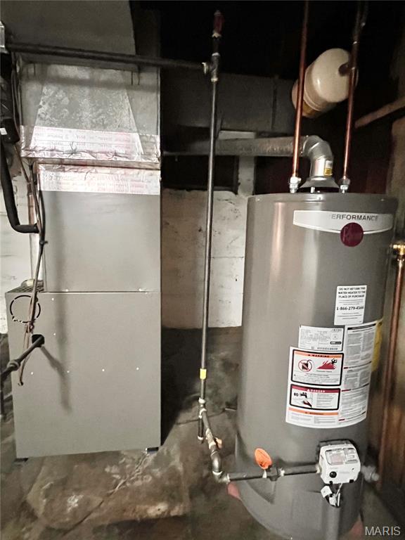 6162 W Park Ave, Saint Louis, MO 63139 - utilities with water heater