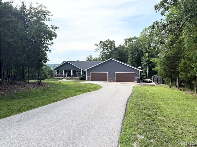 22115 Royce Ln, Waynesville, MO 65583 - ranch-style home featuring driveway, a shed, a garage, and a front lawn