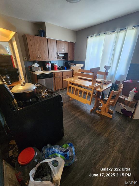 11 S Duchesne Dr, Florissant, MO 63031