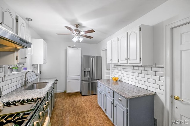1000 Diversey Dr, Crestwood, MO 63126 - kitchen with stainless steel refrigerator with ice dispenser, a ceiling fan, tasteful backsplash, light wood-type flooring, and gray cabinets