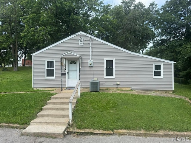 119 N Saint Charles St, Bowling Green, MO 63334 - view of front of house with a front yard