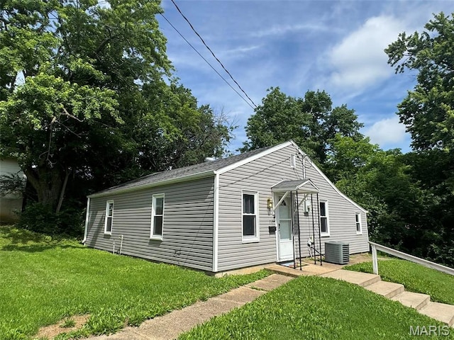 119 N Saint Charles St, Bowling Green, MO 63334 - view of front of house with a front yard