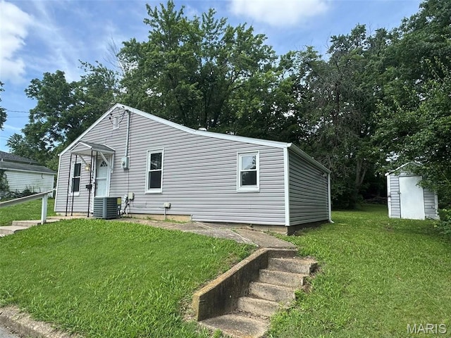 119 N Saint Charles St, Bowling Green, MO 63334 - view of front of property with a front lawn