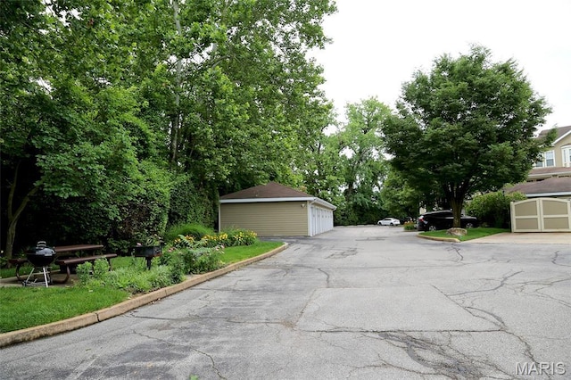 2636 S Mcknight Rd, Rock Hill, MO 63124 - view of asphalt road