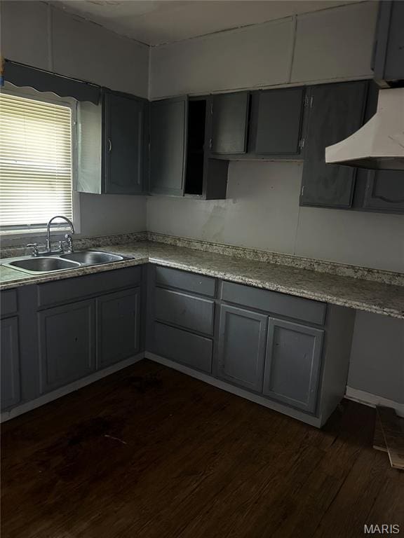 3442 Oakdale Ave, Saint Louis, MO 63121 - kitchen featuring custom range hood, gray cabinets, dark wood-style floors, and light countertops
