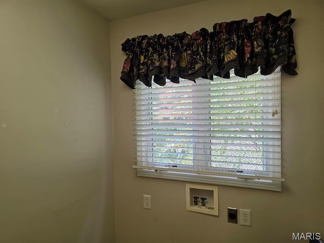 302 Lorean St, Troy, IL 62294 - laundry view