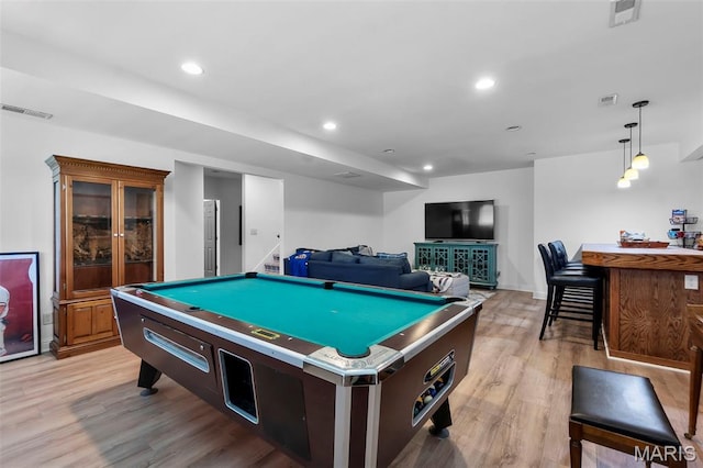2528 Palomino Dr, Cape Girardeau, MO 63701 - rec room with billiards, light wood-type flooring, recessed lighting, and a dry bar