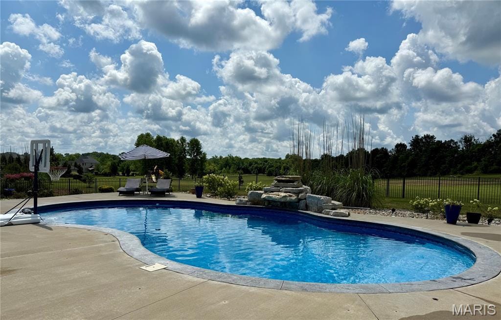 11078 Stonebridge Ln, Wentzville, MO 63385 - view of swimming pool with a patio