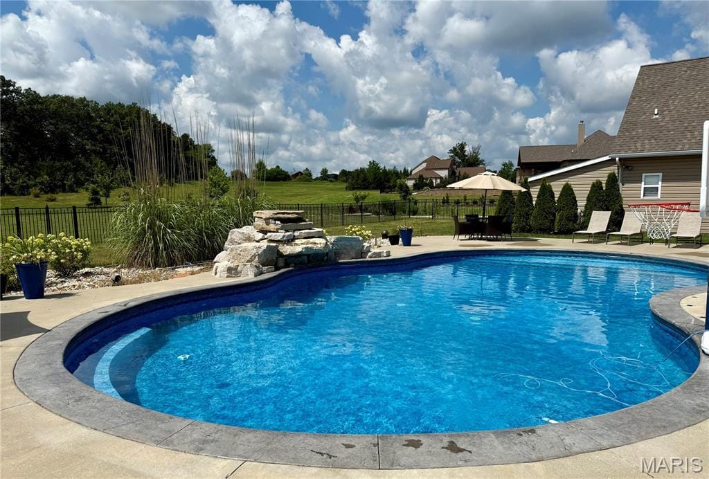 11078 Stonebridge Ln, Wentzville, MO 63385 - view of swimming pool featuring a fenced backyard and a patio area