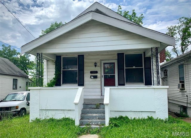 5811 Helen Ave, Jennings, MO 63136 - bungalow featuring a porch