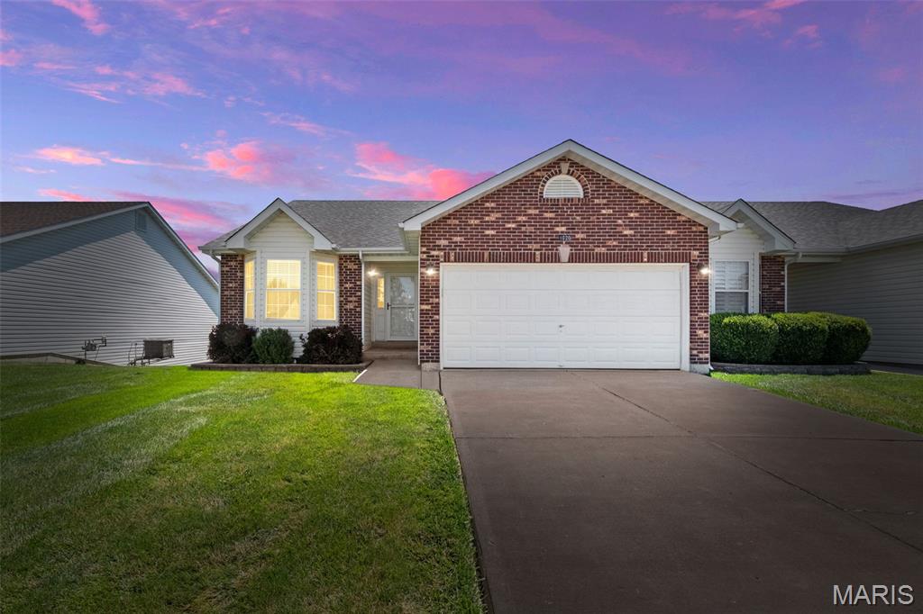 1020 Pin Oak Dr, Warrenton, MO 63383 - photo 1