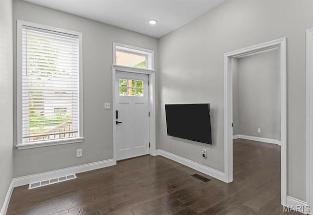 4355 Hunt Ave, Saint Louis, MO 63110 - entrance foyer featuring dark wood-type flooring and baseboards