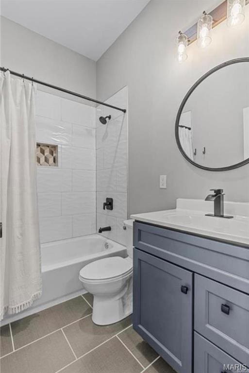 4355 Hunt Ave, Saint Louis, MO 63110 - bathroom with vanity, shower / tub combo, and tile patterned floors
