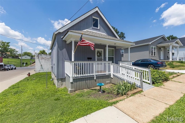 229 Broadway Ave, Crystal City, MO 63019 - view of front of property with covered porch and a front lawn