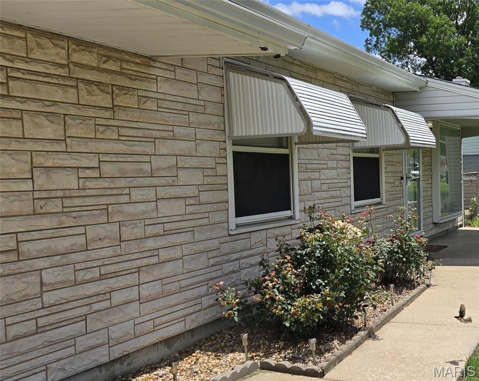 28 Steeplechase Dr, Saint Peters, MO 63376 - view of side of property featuring stone siding
