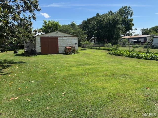 929 Lake St, Sikeston, MO 63801 - view of yard with a shed