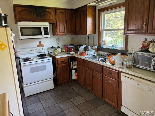 929 Lake St, Sikeston, MO 63801 - kitchen featuring white appliances, light countertops, and tile patterned floors