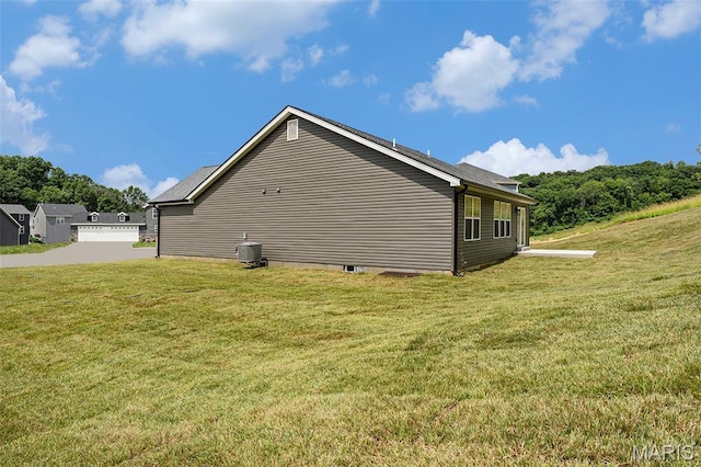 684 Fox Creek Dr, Fenton, MO 63026 - view of side of home with a lawn