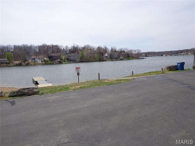 10515 Eagles Nest Dr, Hillsboro, MO 63050