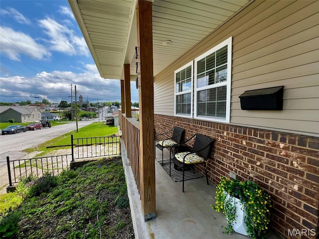 320 N Dickerson St, Palmyra, MO 63461 - view of porch