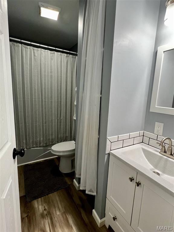 320 N Dickerson St, Palmyra, MO 63461 - full bathroom with wood finished floors, vanity, and a shower with shower curtain