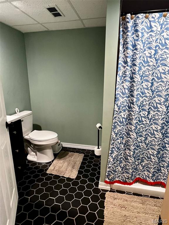320 N Dickerson St, Palmyra, MO 63461 - bathroom with a drop ceiling and curtained shower