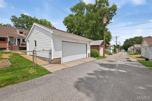 6580 Oleatha Ave, Saint Louis, MO 63139 - detached garage with a gate