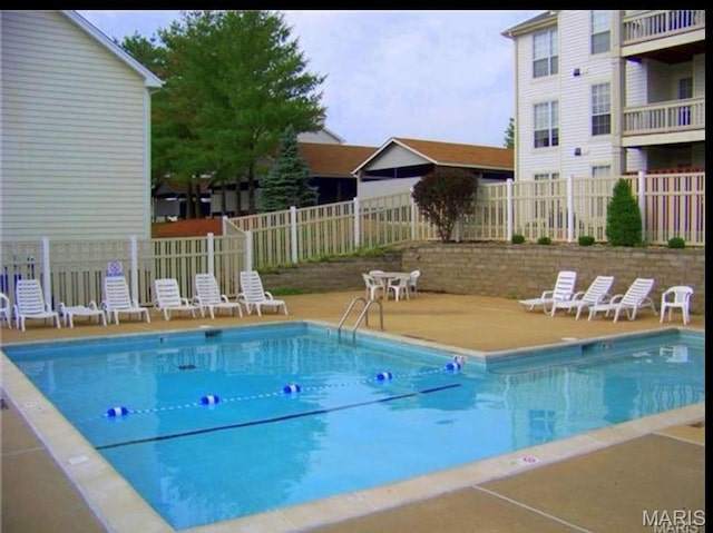 7365 Marwinette Ave, Saint Louis, MO 63116 - view of community pool