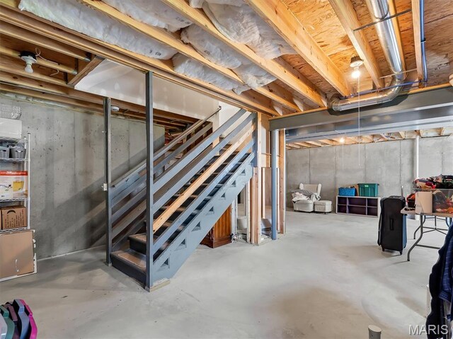 1673 Lake Meade Dr, Pacific, MO 63069 - unfinished below grade area featuring stairway