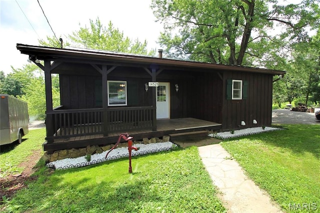 14525 Meadowlark Ln, Saint Genevieve, MO 63670 - view of front of property featuring a porch, a front yard, and board and batten siding