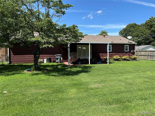 301 W Clipper St, Kennett, MO 63857 - rear view of house featuring a shingled roof