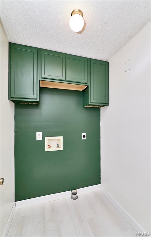 271 Westwood Trl, Foristell, MO 63348 - laundry area featuring hookup for an electric dryer, hookup for a washing machine, cabinet space, and a textured ceiling