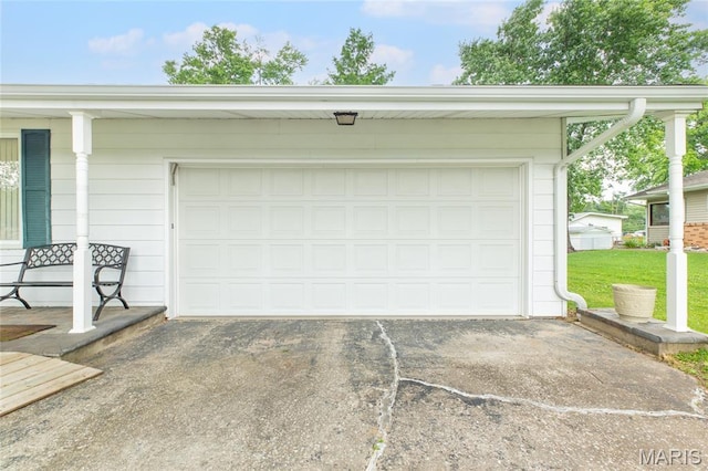 457 Maple Dr, Bethalto, IL 62010 - garage with driveway