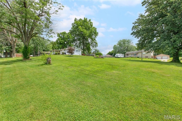 457 Maple Dr, Bethalto, IL 62010 - view of grassy yard