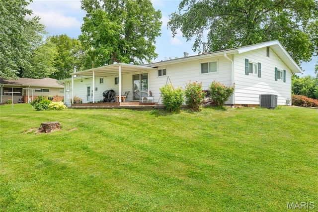 457 Maple Dr, Bethalto, IL 62010 - rear view of property with a yard