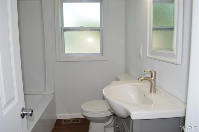 834 Vine St, Festus, MO 63028 - bathroom with vanity, wood finished floors, and a bathtub